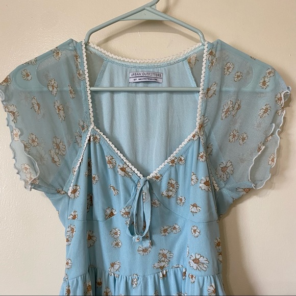 Urban Outfitters Daisy Romper - Picture 2 of 7
